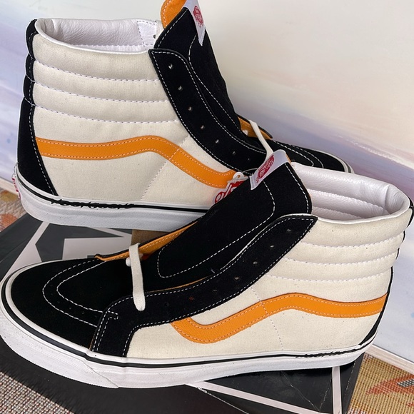 Vans Men’s Sk8-Hi 38 Dx
Noon Goons Black/Yellow/White 
VN0A5KRI05N
Sneakers - Picture 10 of 16